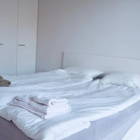 Modern 2-Bedroom Apartment With Sauna, Forest View & Parking *