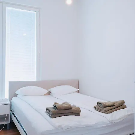 Kapselhotel Modern 2-Bedroom Apartment With Sauna, Forest View & Parking