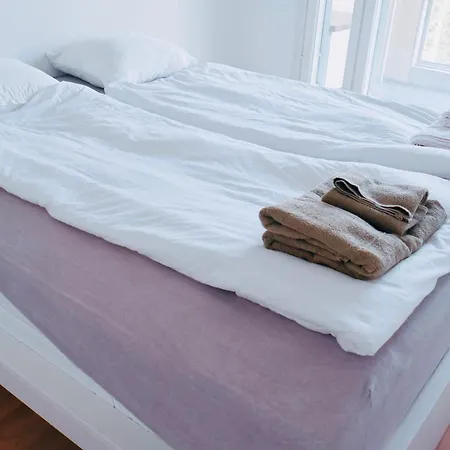 Modern 2-Bedroom Apartment With Sauna, Forest View & Parking Kapselhotel *