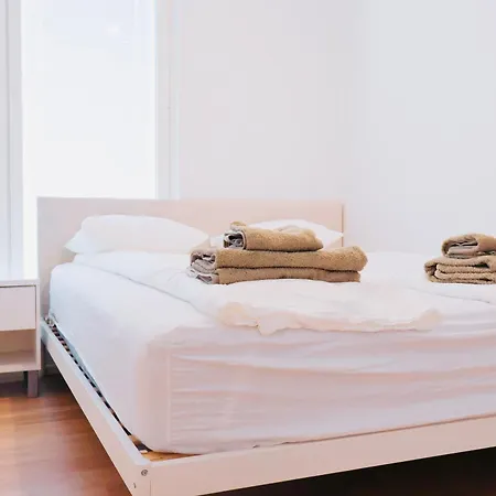 Modern 2-Bedroom Apartment With Sauna, Forest View & Parking Kapselhotel Espoo