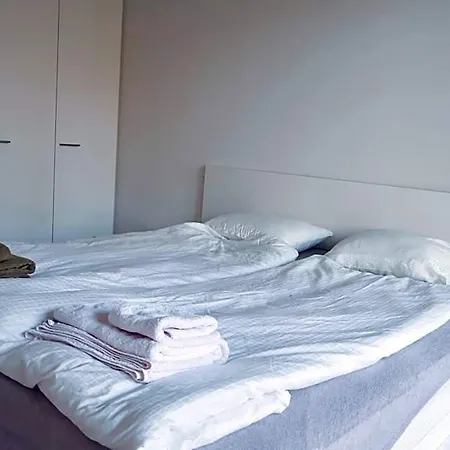 Капсульный отель Modern 2-bedroom With Sauna, Forest View & Parking Эспоо
