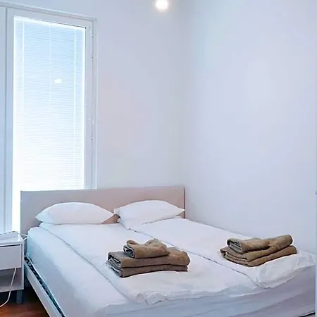 Modern 2-bedroom With Sauna, Forest View & Parking
