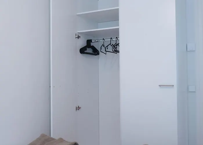 Dwellings With Sauna, Parking Hotel Cápsula